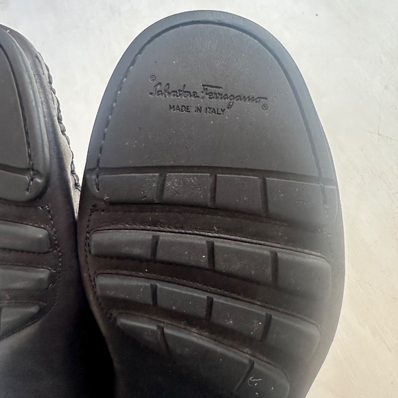 Salvatore Ferragamo Gancini Driver Ornament Driving Loafers